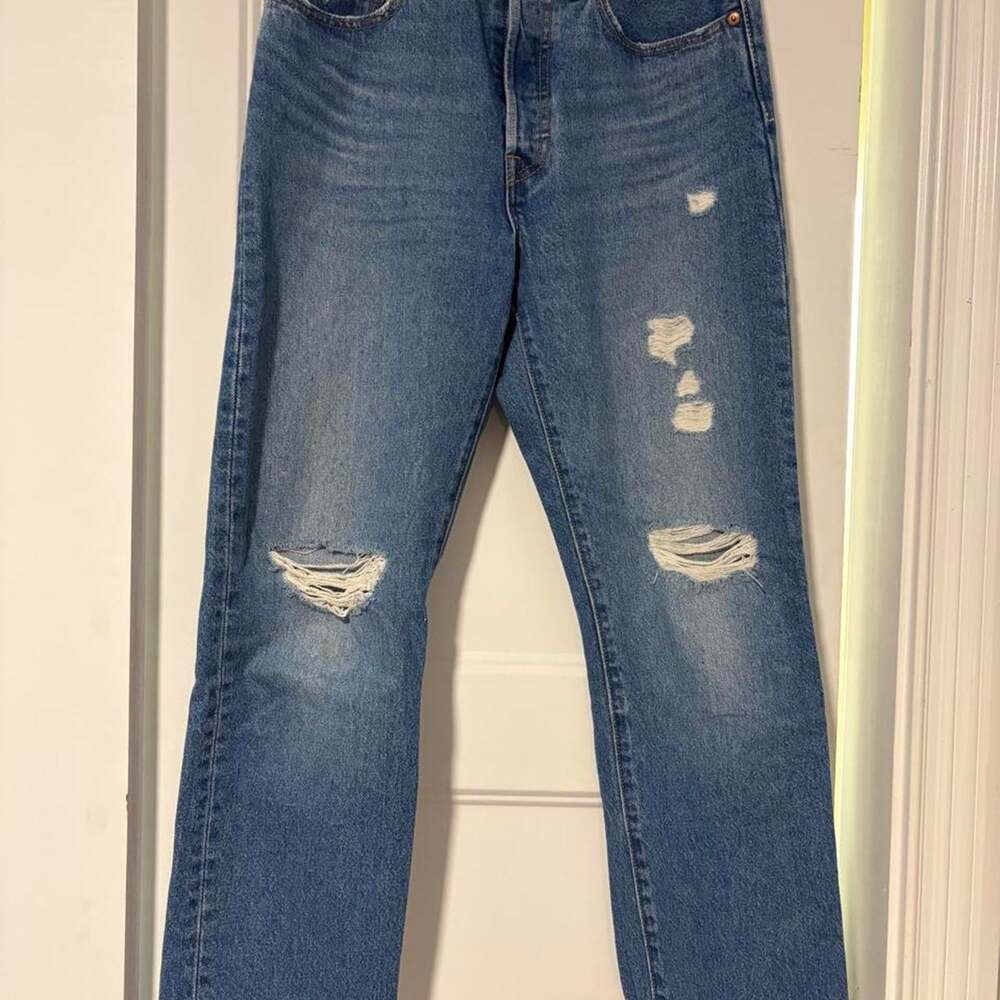Woman's Levis 501 original distressed jeans  26x30